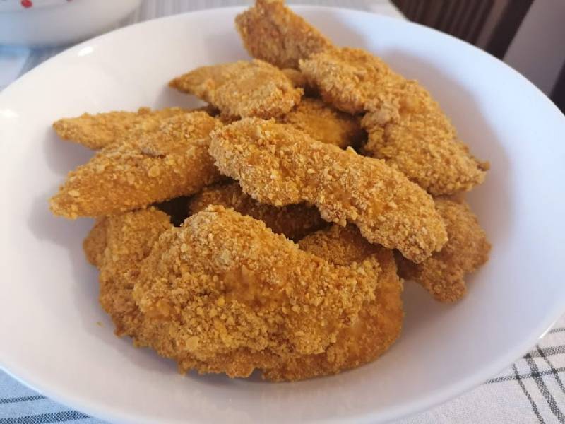 Pieczone nuggetsy z kurczaka w płatkach kukurydzianych