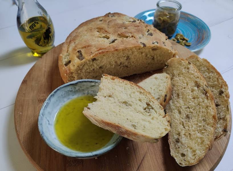 Chleb oliwny z oliwkami