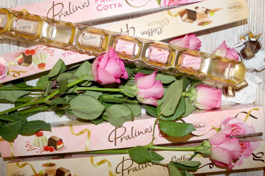 Bombonierki w kształcie róży z pralinami Panna Cotta i Coffe&Cream – idealne na Dzień Kobiet i nie tylko