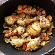 Pałki kurczaka pieczone z warzywami