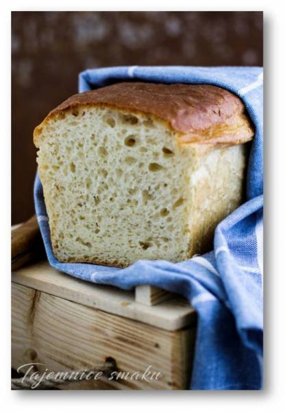 Domowy maślany chleb tostowy