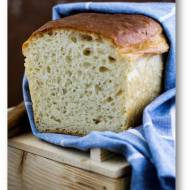 Domowy maślany chleb tostowy