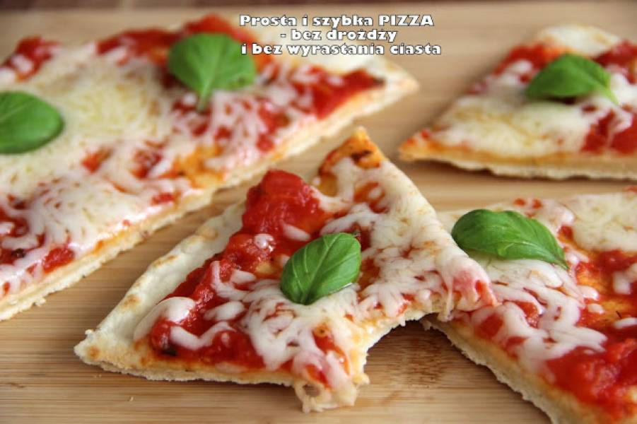 Prosta i szybka pizza - bez drożdży i bez wyrastania ciasta (pizza z patelni)