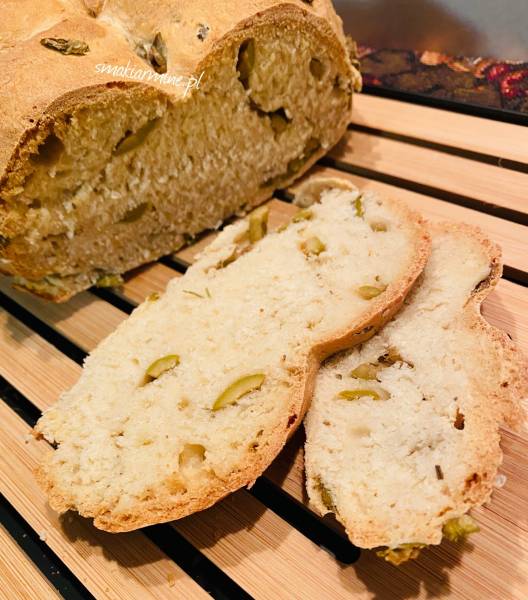 Damper- australijski chleb z oliwkami i rozmarynem (bez drożdży)