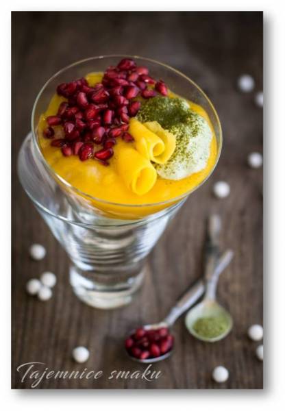 Deser z perełkami tapioki  mango – matcha – jogurt –  granat