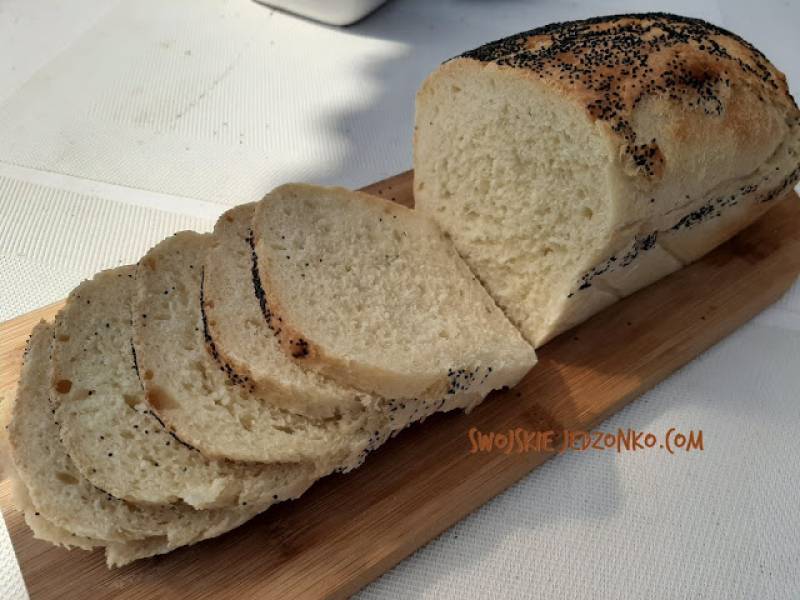 Prosty chleb pszenny na suchych drożdzach