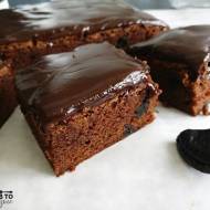 CZEKOLADOWE BROWNIE Z SUSZONĄ ŚLIWKĄ