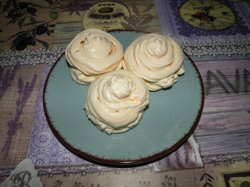 Bezowe ciasteczka z kremem mascarpone według przepisu mojej Mamy