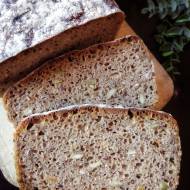 Chleb żytni na zakwasie, z ziarnami