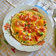 Zdrowy, kolorowy omlet z warzywam