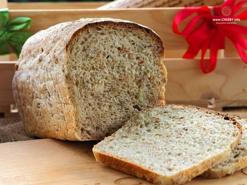 Chleb pszenny z otrębami żytnimi i pestkami słonecznika