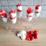 Eton mess aux fraises truskawkowy deser z bezą