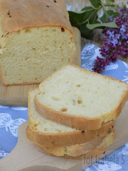 Chleb na drożdżach ze smażoną cebulką