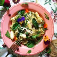 Wiosenne quinotto z białymi szparagami i owczym serem