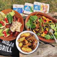 Misja grill – grillowane ziemniaki, warzywa, portobello i kiełbaski w tortilli