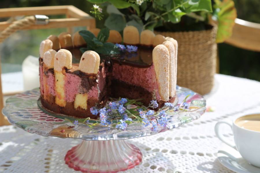 Czekoladowa charlotte , tort czekoladowo – wiśniwy