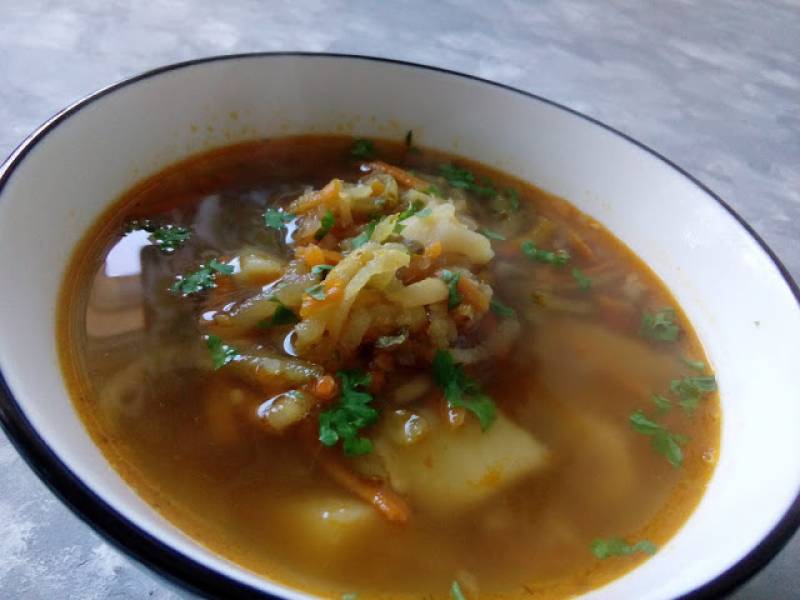 Wegańska zupa ogórkowa