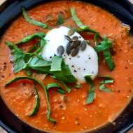 Zupa krem pomidorowa z szpinakiem i jogurtem – przepis idealny w diecie odchudzającej