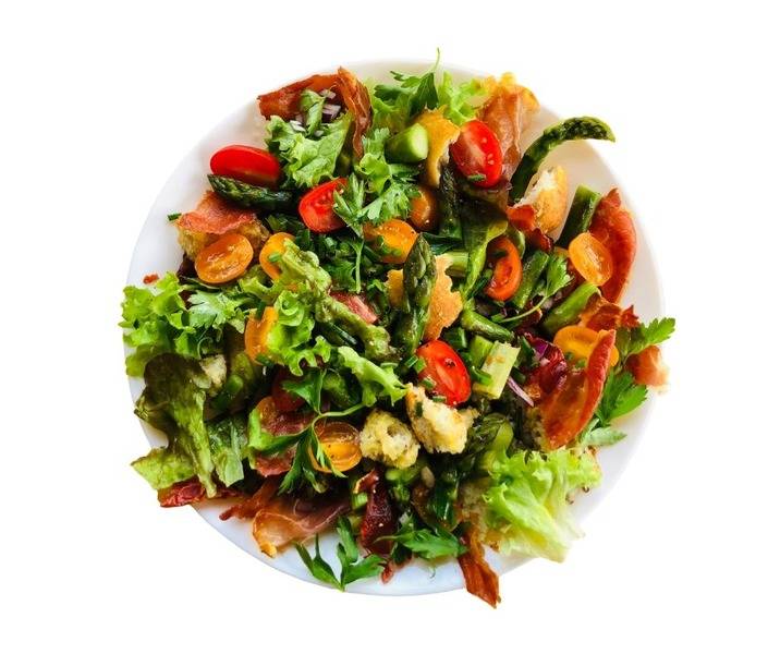 Panzanella ze szparagami, pomidorkami i ciabattą