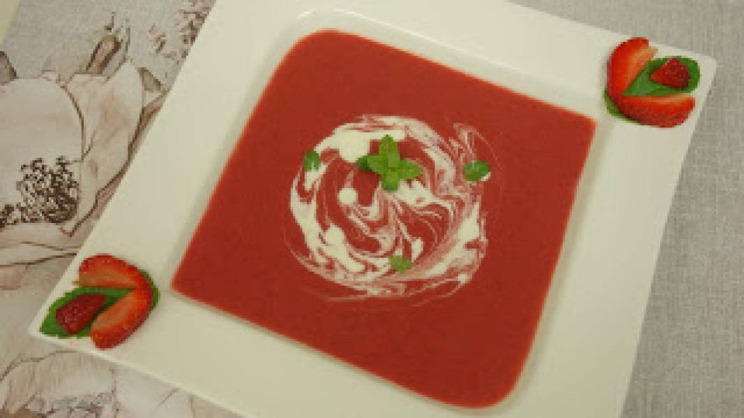 Przepyszna zupa truskawkowa – chłodnik truskawkowy