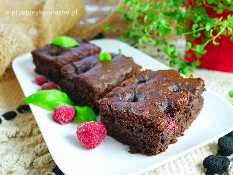 Fit brownie z malinami w pół godziny (307 kcal)