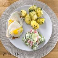 Szybki Obiad: Jajka Sadzone z Młodymi Ziemniakami i Mizerią