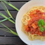 Spaghetti z mięsem mielonym i kalarepą