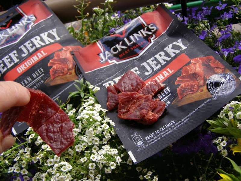 przekąska z wołowiny premium Jack Link's Beef Jerky...