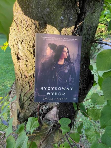 Ryzykowny wybór Emilia Szelest – recenzja