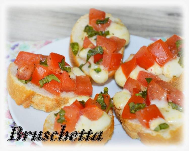 Bruschetta z pomidorami i bazylią