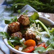 Greckie klopsiki z tzatziki i warzywami