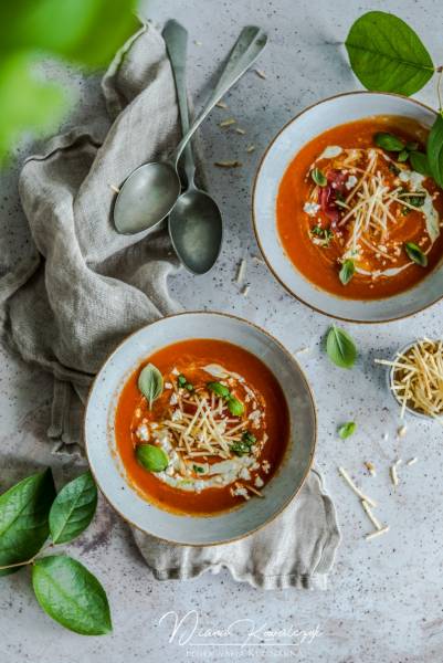 Kremowa zupa paprykowo-pomidorowa