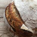 Chleb pszenny na żytnim zakwasie, z gara żeliwnego