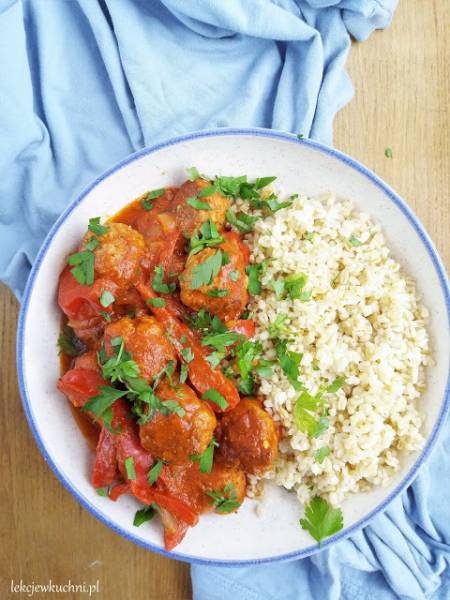 Klopsiki w sosie paprykowym / Meatballs in Red Bell Pepper Sauce