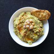 Hummus z ciecierzycy z zielonym groszkiem