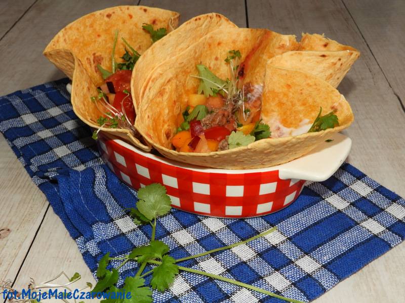 Tacos z wołowiną i sosem pomidorowo - śliwkowym
