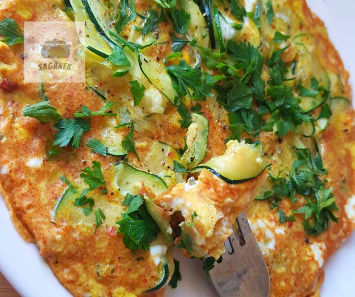 Pyszny, prosty omlet z cukinią (keto)