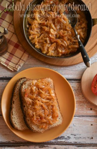 Cebula duszona z pomidorami – kuchnia podkarpacka