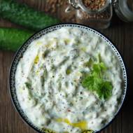 Raita – indyjski sos jogurtowy z ogórkami