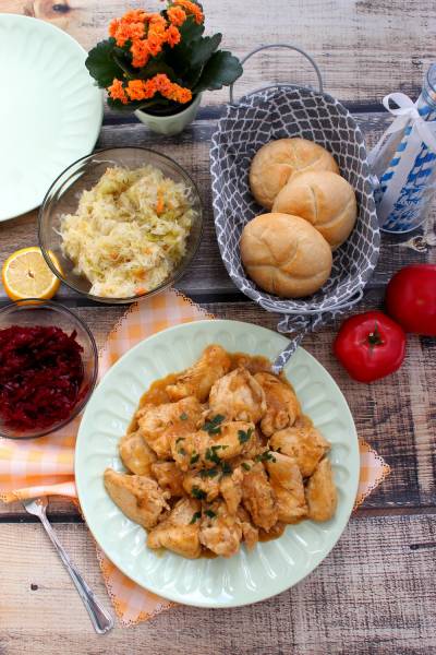 Piersi z kurczaka w prostym sosie – rodzinny obiad