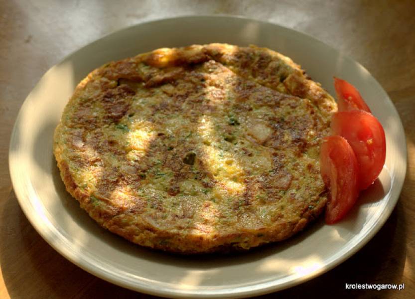 Omlet a`la hiszpańska tortilla z cukinią