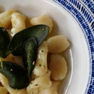 Włochy - Gnocchi z oliwą i szałwią (Gnocchi olio e salvia)