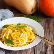 Spaghetti z sosem dyniowym i szałwią