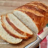 Codzienny chleb z chrupiącą skórką na maślance