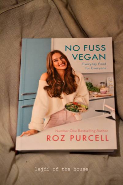 'No fuss vegan. Everyday Food for Everyone' Roz Purcell
