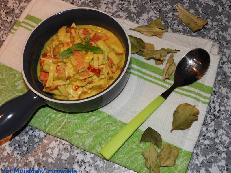 Curry z paluszków krabowych
