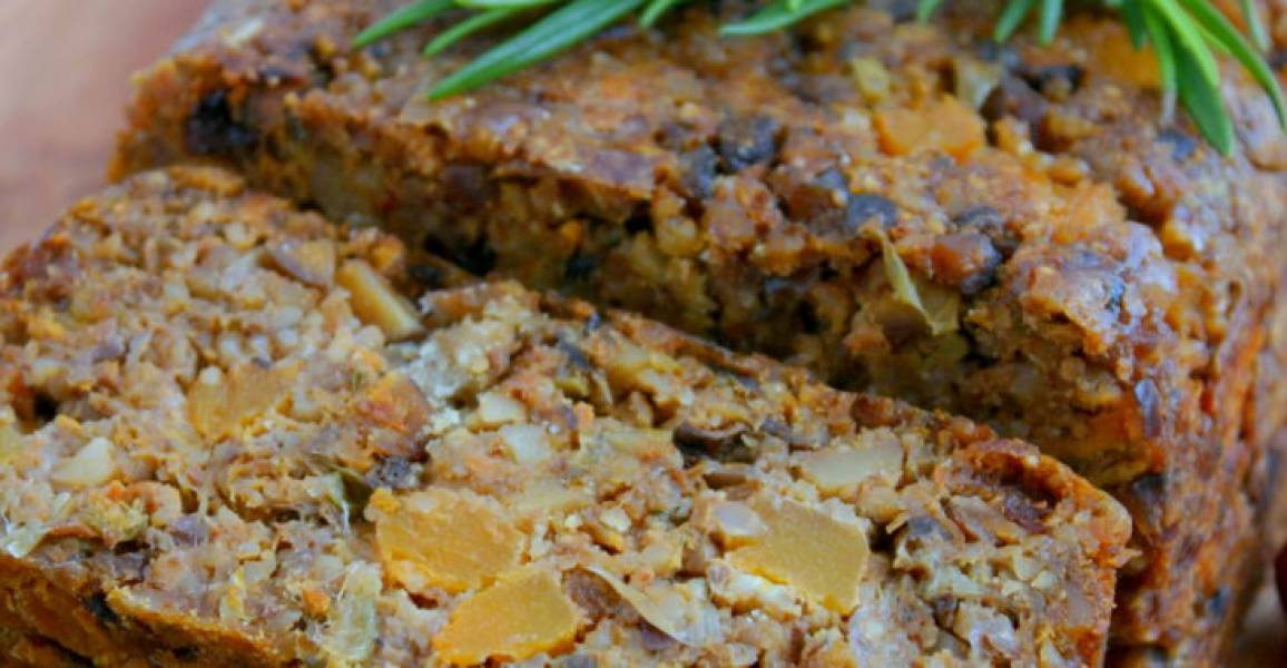 Nut roast – wegańska pieczeń z orzechami