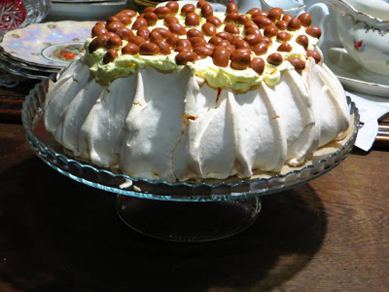Tort bezowy Ajerkoniak Maltesers