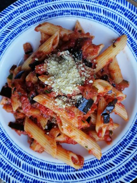Włochy - Pasta alla Norma, czyli sycylijski makaron z sosem pomidorowym i bakłażanem