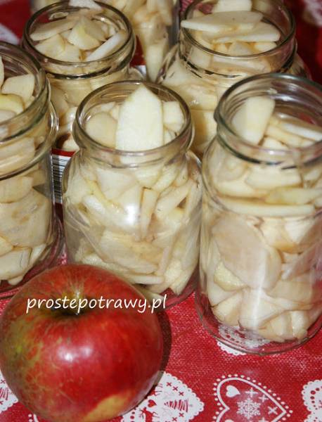 Jabłka w słoiczkach dla dzieci bez cukru